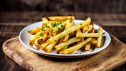 Belgian Fries with Truffle Mayo (Frites Belges avec Mayo à la Truffe)