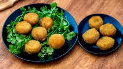 Bolinhos De Mandioca Fritos (fried Cassava Balls)