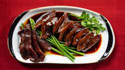 Braised Duck Tongue with Soy Sauce (Hóngshāo Yāshé)