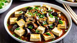 Braised Tofu with Mushrooms (香菇焖豆腐)