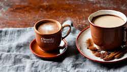 Cinnamon and Clove Spiced Hot Chocolate (Chocolat Chaud Épicé à la Cannelle et au Clou de Girofle)