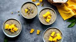 Coconut and Mango Chia Pudding (Pudding de Chia à la Noix de Coco et à la Mangue)