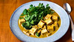 Coconut Curry Tofu (Tofu au curry et à la noix de coco)