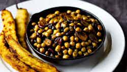 Fried Plantain with Black-Eyed Peas (Banane Plantain Frite avec Haricots à Œil Noir)