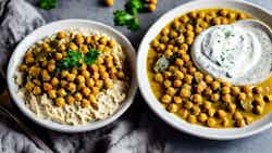 Lebanese Fatteh With Chickpeas And Yogurt Sauce