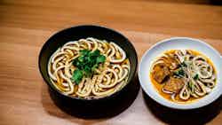 Nagoya-style Miso Kishimen Curry: Miso-flavored Flat Udon Noodles Curry (Nagoya no Miso Kishimen Kare: Miso Aji no Hirameki Udon Kare)