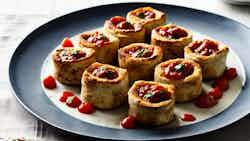 Namibian Game Sausage Rolls with Spicy Tomato Chutney (Namibische Wild-Wurstbrötchen mit würzigem Tomaten-Chutney)