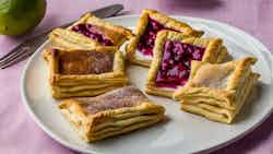 Pastelitos De Guayaba Y Queso Crema (guava Cream Cheese Pastelitos)