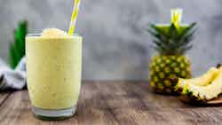 Pineapple Coconut Smoothie (Batido de Piña y Coco)