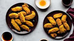 Pisang Goreng Sirup Manis (fried Banana Fritters With Sweet Syrup)