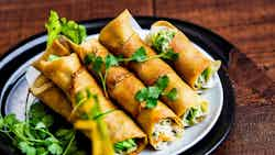 Poh Pia Tod (crispy Thai Spring Rolls)