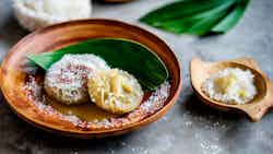 Pulut Panggang Kelapa (sweet And Sticky Rice Dumplings With Coconut)