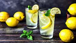 Refreshing Greek Lemonade (Αναζωογονητικό ελληνικό λεμονάδα)