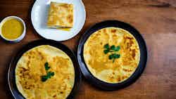 Roti Canai With Curry Sauce (malaysian-style Roti Canai With Curry Sauce)