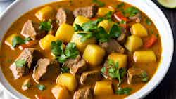 Rundvlees En Aardappel Kerrie (surinamese Beef And Potato Curry)