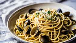 Spaghetti Alle Vongole (venetian Clam Linguine)