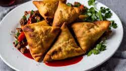 Spicy Beef Samosas (Samosas Épicés au Bœuf)