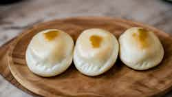 Steamed Stuffed Buns (小笼包)