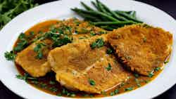 Tilapia Frit Avec Sauce Aux Feuilles De Manioc (fried Tilapia With Cassava Leaf Sauce)