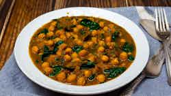 Togolese Spiced Chickpea and Spinach Stew (Ragoût de Pois Chiches et Épinards Épicé)