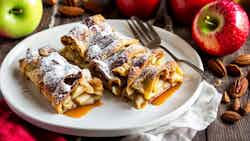 Transylvanian Apple Strudel (Almás Rétes)