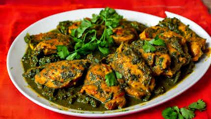 Bihari-style Palak Chicken (बिहारी-स्टाइल पालक चिकन)