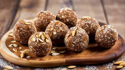 Bokaj (date And Almond Energy Balls)