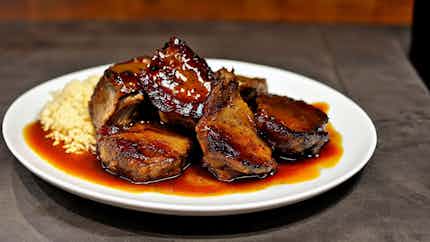 Braised Pork Knuckles in Dark Soy Sauce (红烧猪蹄)