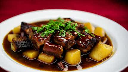 Braised Spare Ribs with Potatoes (土豆红烧排骨)