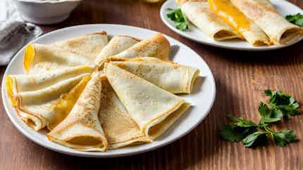 Cheese-filled Crepes (Сырники)