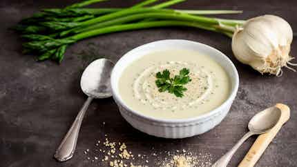 Creamy Garlic Soup (Kremová cesnaková polievka)
