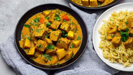 Dajaj Bil Batata (bahraini Chicken And Potato Curry)