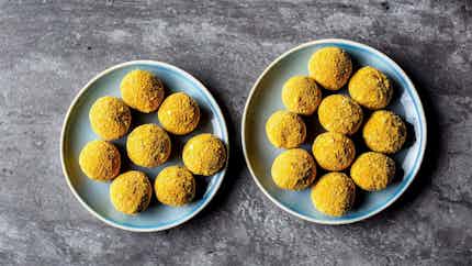 Edible Gum And Wheat Flour Balls (rajasthani Gond Ke Ladoo)