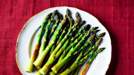 Grilled Asparagus With Romesco Sauce