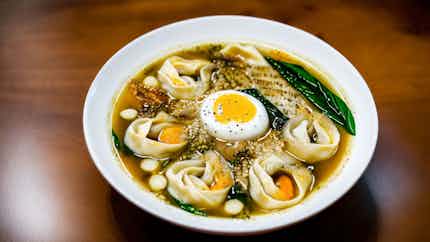 Gyoza Galaxy Noodle Soup (餃子の銀河麺スープ)