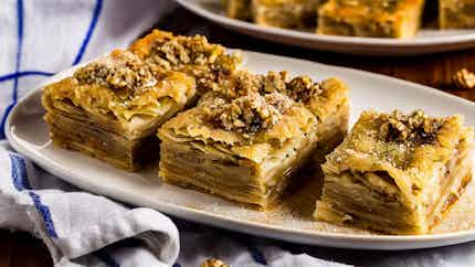 Hrvatska Baklava S Medom I Orasima (croatian Honey Walnut Baklava)