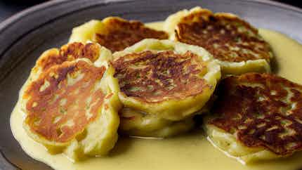 Kartoffelpuffer Mit Apfelmus (potato Pancakes With Apple Sauce)