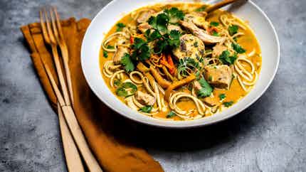 Khao Soi (thai Coconut Curry Noodles)