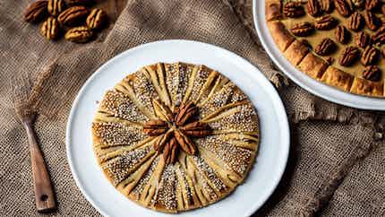 Kleicha (iraqi Date And Walnut Pastry)