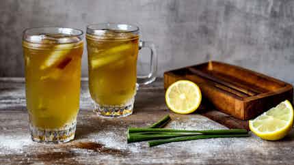Lemongrass Ginger Iced Tea (Trà sả gừng)