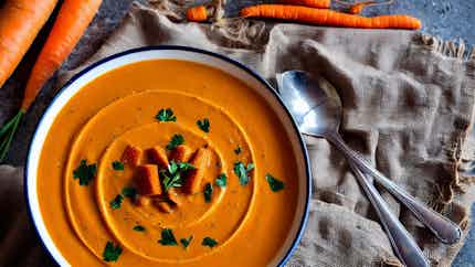 Moroccan Spiced Carrot Soup (Soupe de Carottes aux Épices Marocaines)