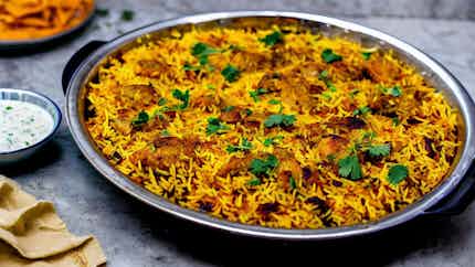 Murgh Shahi Dum Pukht Biryani (Royal Slow-cooked Chicken Biryani)
