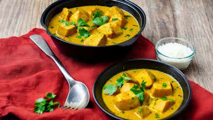Muya Aloo Bai (chicken And Potato Curry)