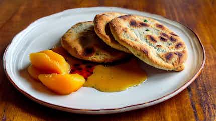 Namibische Roosterkoek Mit Aprikosenmarmelade (namibian Roosterkoek With Apricot Jam)