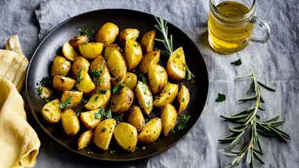 Olive and Lemon Roasted Potatoes (Patatas Asadas con Aceitunas y Limón)
