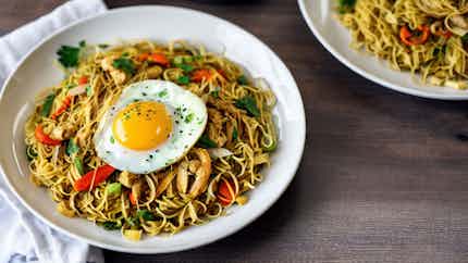 Pancit Canton (Stir-Fried Egg Noodles)