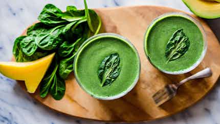 Raw Mango And Spinach Smoothie
