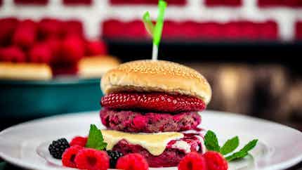 Red Berry Pudding Burger (rote Grütze Burger)
