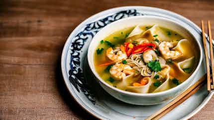 Shanghai Style Wonton Soup (上海云吞汤)