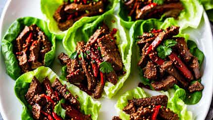 Sichuan Pepper Beef Lettuce Wraps (四川花椒牛肉生菜卷)